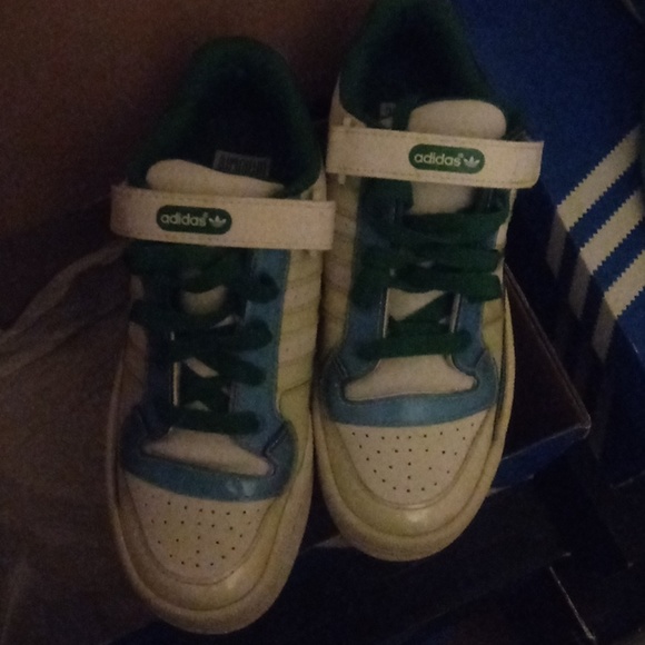 Forums gym shoes size 4y - Picture 2 of 6